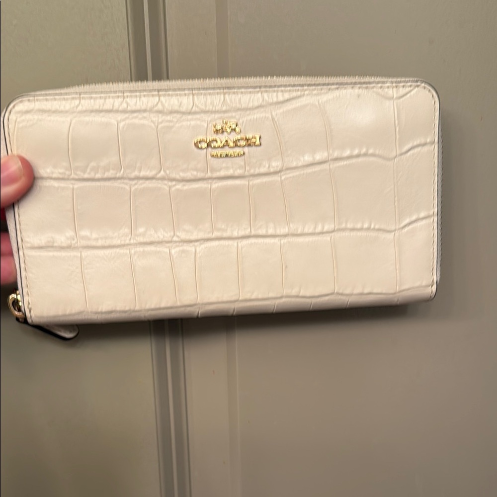 Coach Cream Croc-Embossed Women's Wallet